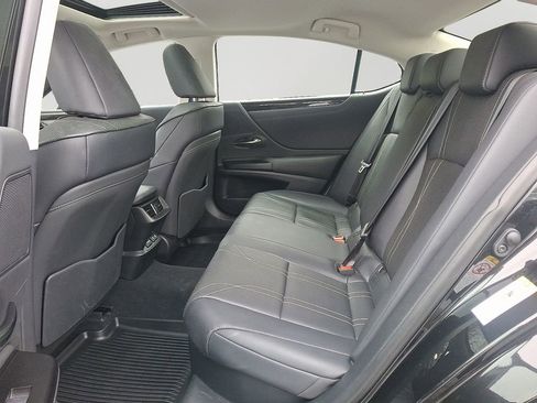 Used 2019 Lexus ES 300h w/ Luxury Package image 8