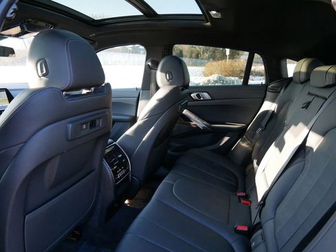 Used 2022 BMW X6 xDrive40i w/ Premium Package image 9