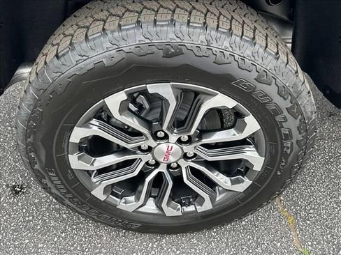 New 2026 GMC Canyon Denali AWD/4WD image 15