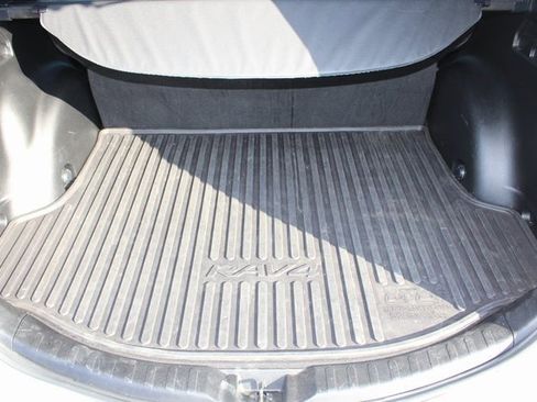 Used 2017 Toyota RAV4 SE image 8