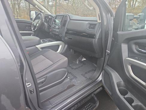 Used 2024 Nissan Titan SV w/ SV Convenience Package image 23