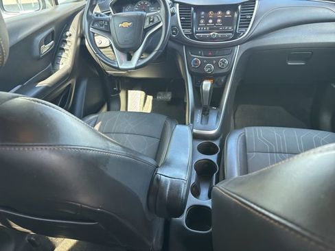 Used 2018 Chevrolet Trax LT w/ LT Convenience Package image 34