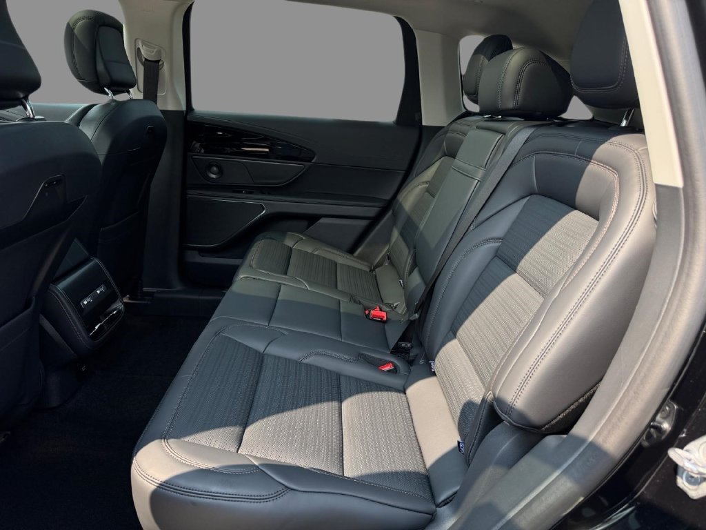 New 2026 Lincoln Nautilus Reserve AWD/4WD image 13