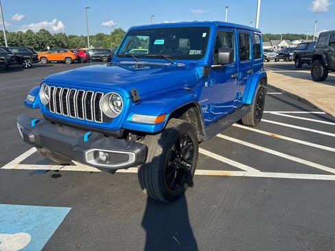 Used 2024 Jeep Wrangler Unlimited Sahara w/ Technology Group AWD/4WD image 8
