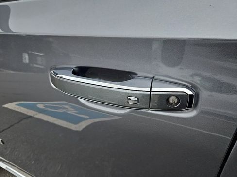 Used 2021 GMC Yukon XL Denali w/ Denali Premium Package image 11