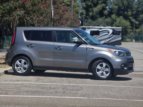 Used 2017 Kia Soul w/ Convenience Package FWD image 6