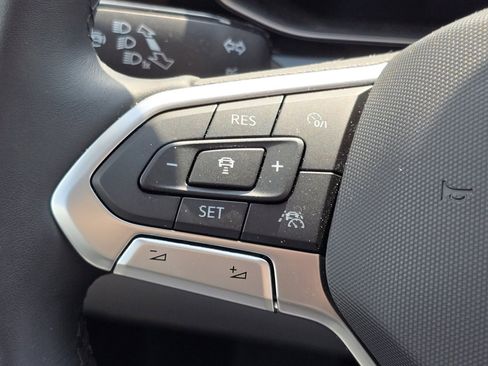 Used 2025 Volkswagen Jetta SE w/ Sunroof Package FWD image 12