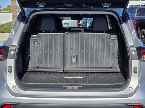 Used 2024 Toyota Highlander XLE image 36