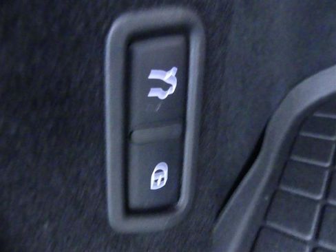 Used 2020 Maserati Levante GTS image 35