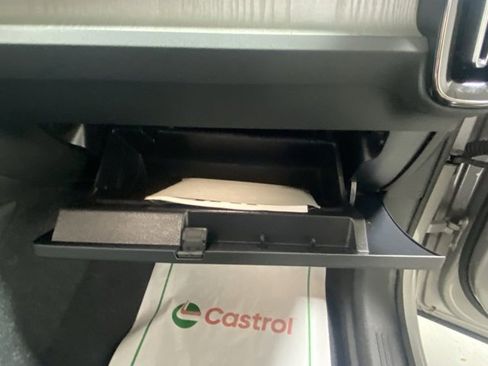 Used 2025 Volvo XC40 B5 Plus image 26