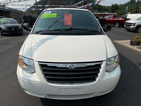 Used 2005 Chrysler Town & Country Touring FWD image 32