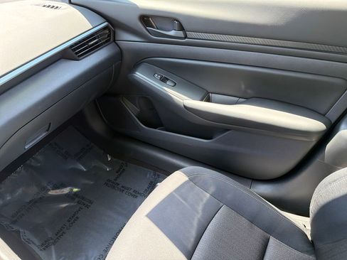 Used 2025 Nissan Altima 2.5 S FWD image 27