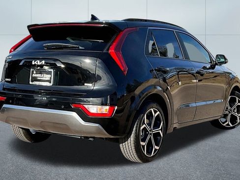 Used 2024 Kia Niro EX Touring image 2