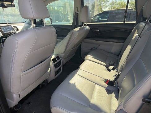 Used 2017 Honda Pilot Touring image 9