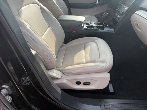 Used 2019 Ford Explorer XLT w/ Equipment Group 202A image 41