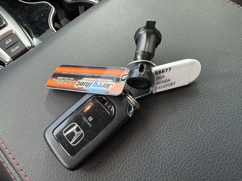 Used 2024 Honda Passport Black Edition image 3