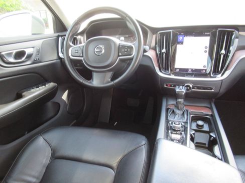 Used 2021 Volvo S60 T5 Momentum FWD image 13
