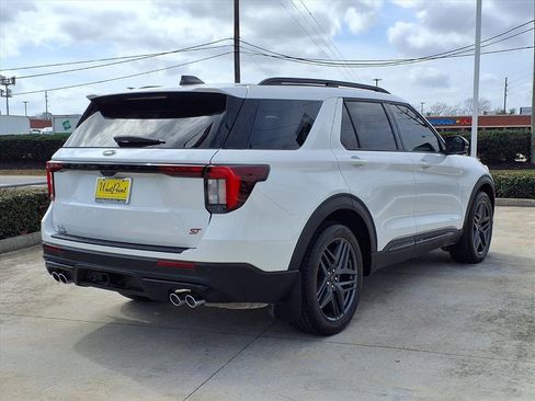 Used 2025 Ford Explorer ST image 2