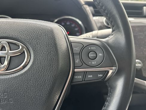 Used 2020 Toyota Camry XSE FWD image 11