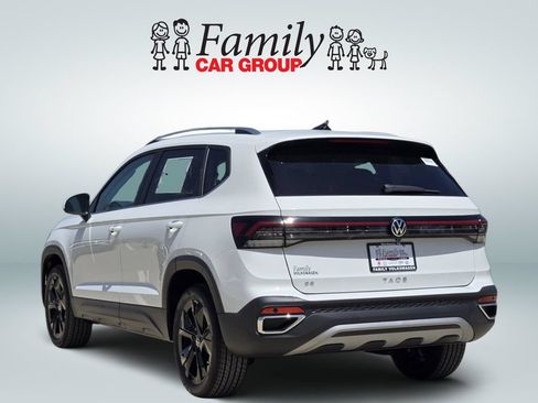 New 2026 Volkswagen Taos SE FWD image 3