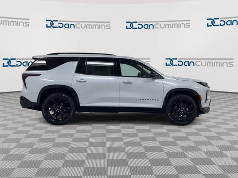 New 2026 Chevrolet Traverse RS w/ LPO, Floor Liner Package AWD/4WD image 9