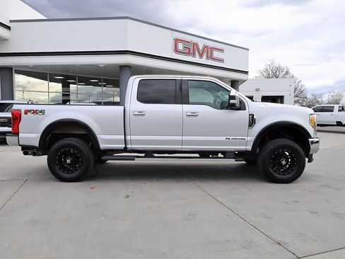 Used 2017 Ford F250 XLT w/ XLT Premium Package image 7
