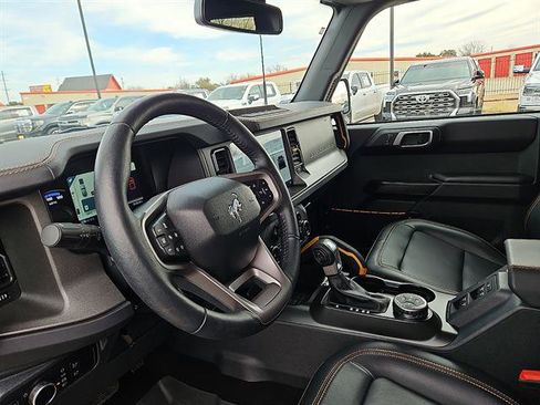 Used 2024 Ford Bronco Badlands image 12