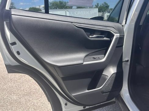 Used 2022 Toyota RAV4 Limited AWD/4WD image 18