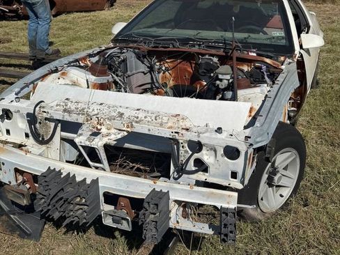 Used 1986 Chevrolet Camaro LT image 2