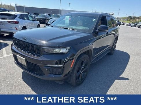 Used 2023 Jeep Grand Cherokee Limited w/ Luxury Tech Group II image 3