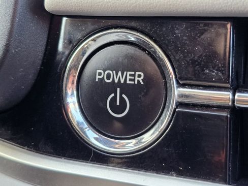 Used 2023 Mitsubishi Outlander SEL image 11