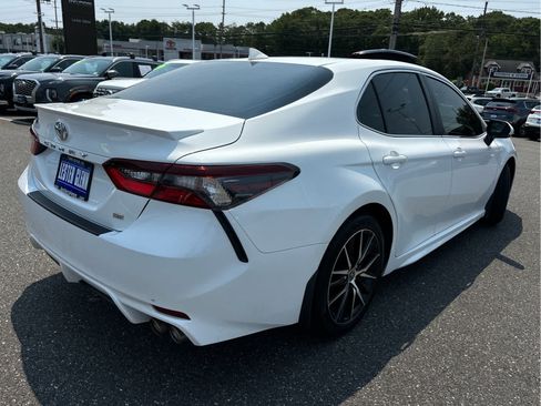 Used 2022 Toyota Camry SE w/ Cold Weather Package FWD image 28