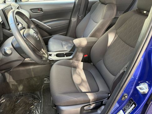 Used 2025 Toyota Corolla Cross LE image 21