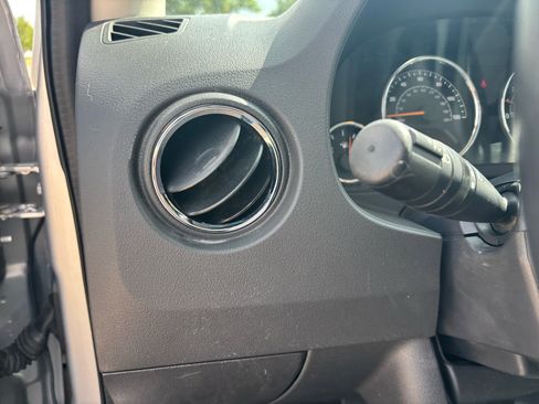 Used 2014 Jeep Compass Latitude image 12