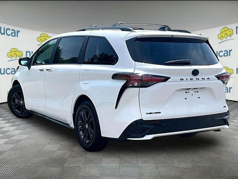 Used 2025 Toyota Sienna XSE w/ XSE Plus Package AWD/4WD image 4