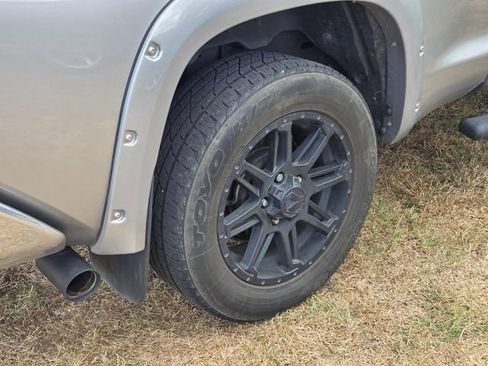 Used 2017 Toyota Tundra SR5 w/ SR5 Upgrade Package RWD image 9