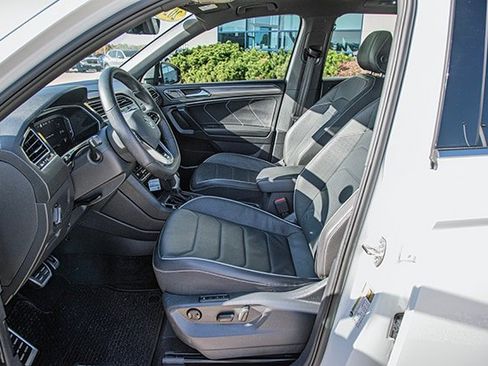 Used 2024 Volkswagen Tiguan SEL R-Line image 16