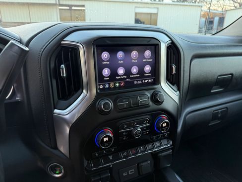 Used 2020 Chevrolet Silverado 2500 LTZ w/ LTZ Convenience Package image 12