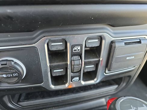 Used 2021 Jeep Wrangler Unlimited Sahara w/ Cold Weather Group AWD/4WD image 29