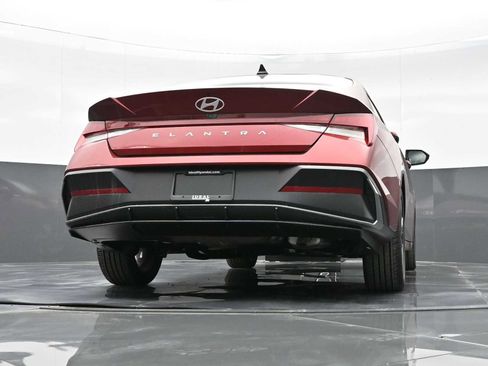 Certified 2024 Hyundai Elantra SEL w/ Convenience Package image 31