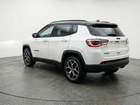Used 2025 Jeep Compass Limited image 6