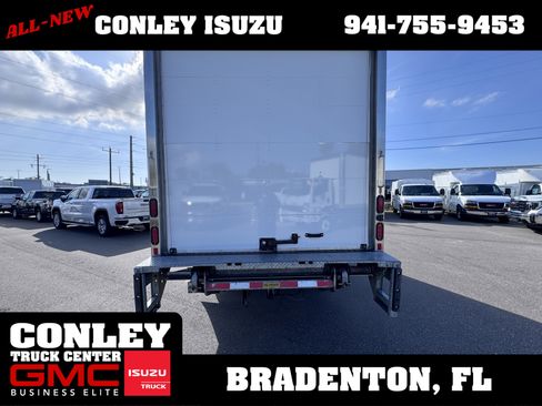 Used 2020 Isuzu NPR image 4