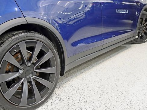 Used 2023 Tesla Model X Base image 12