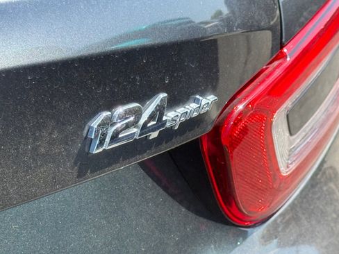 Used 2017 FIAT 124 Spider Classica RWD image 7