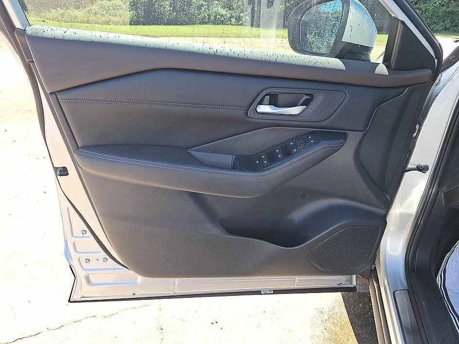 Certified 2023 Nissan Rogue SV w/ SV Premium B Package FWD image 9