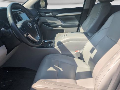 Used 2015 Toyota Highlander XLE AWD/4WD image 12