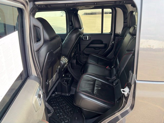 Used 2025 Jeep Gladiator Rubicon w/ Convenience Group AWD/4WD image 13