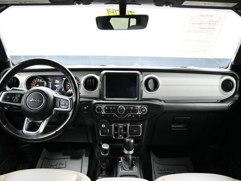 Used 2021 Jeep Gladiator Overland AWD/4WD image 12