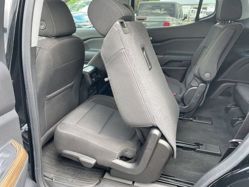 Used 2023 GMC Acadia SLE w/ Driver Convenience Package FWD image 33