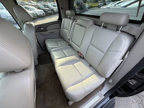 Used 2011 Chevrolet Avalanche LTZ image 28